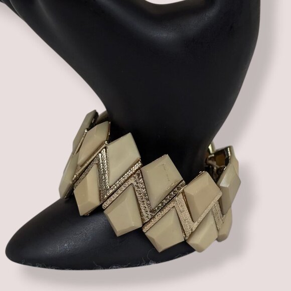 (2/$20) Beige Stone Stretch Bracelet - Picture 2 of 5